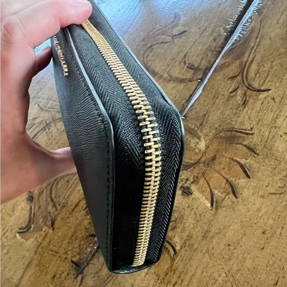 Michael Kors wristlet - Picture 6 of 9